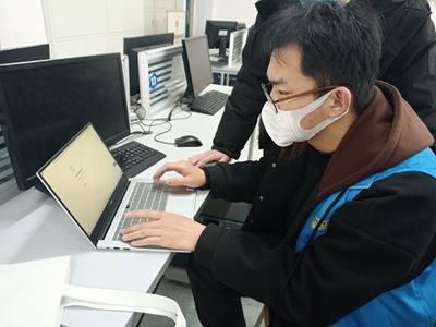志愿同行 情滿校園 信息學院舉辦筆記本電腦義務維修服務活動